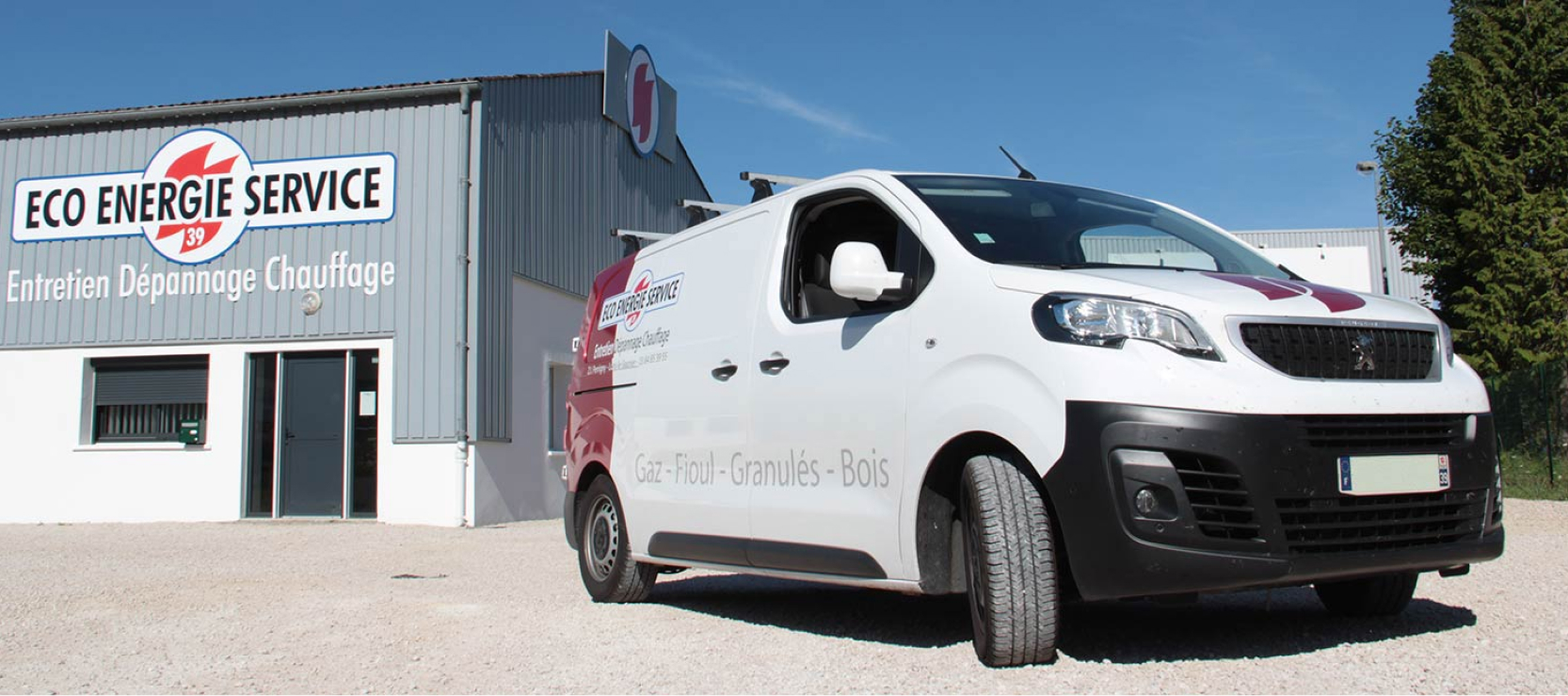 Image de camionnette devant l'entreprise ECO ENERGIE SERVICE 39